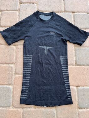 PROZIS PEAK Men’s S Charcoal Black Merino Wool Tee